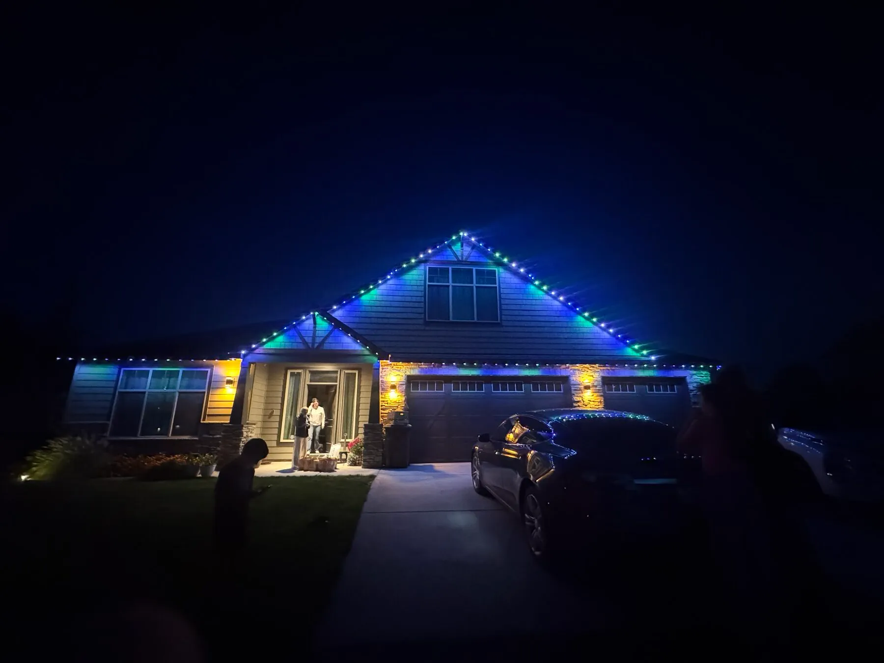 Minleon permanent lights in blue and green on a Tri-Cities home